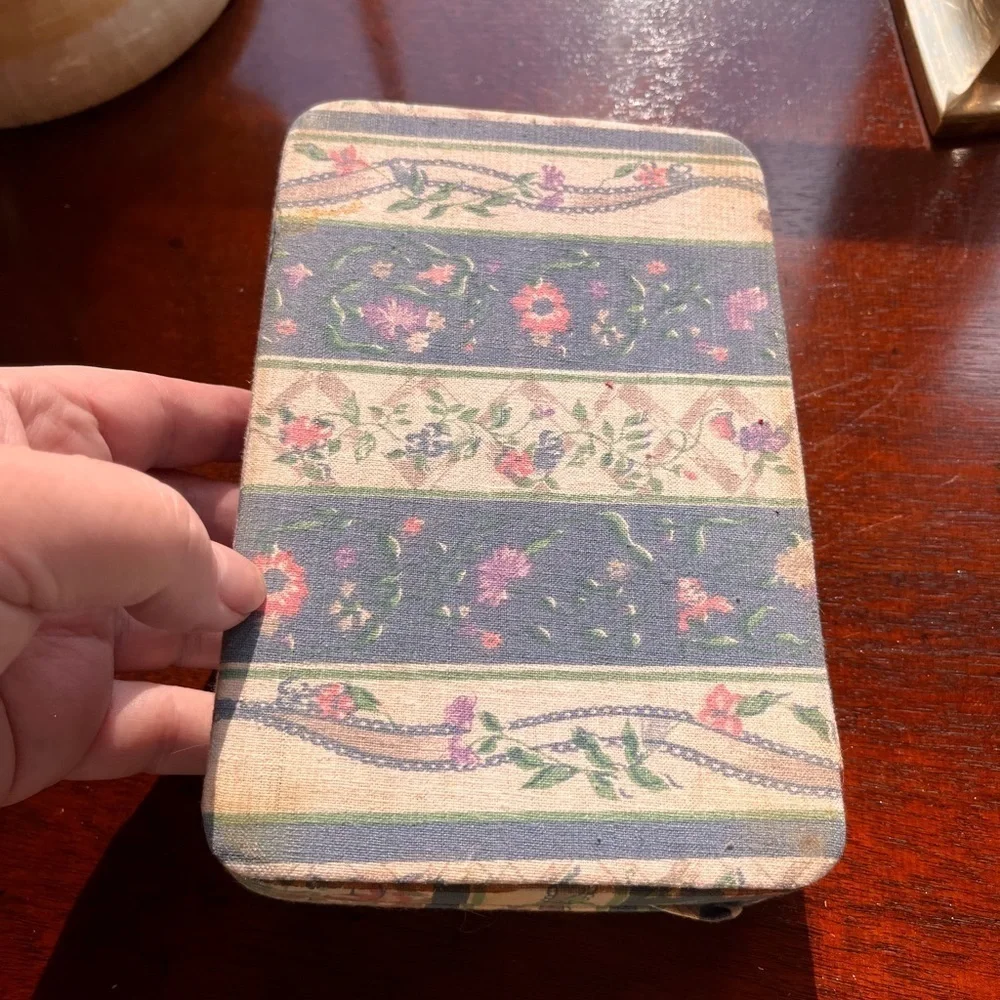 Vintage fabric jewelry box mirror inside. Travel jewelry box